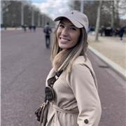 Maestra de Educación Especial imparte clases a niños de todas las edades